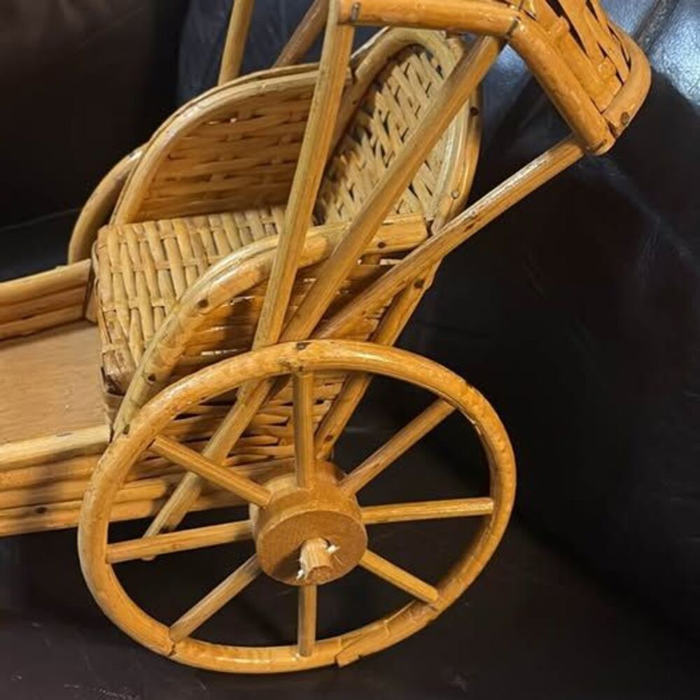 Vintage Wicker Rickshaw Model - Picture 3 of 4